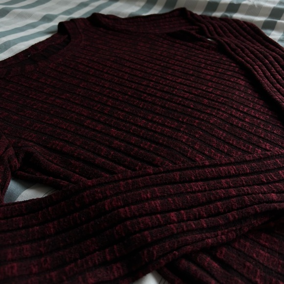 F21 dark red cropped sweater - Picture 2 of 3